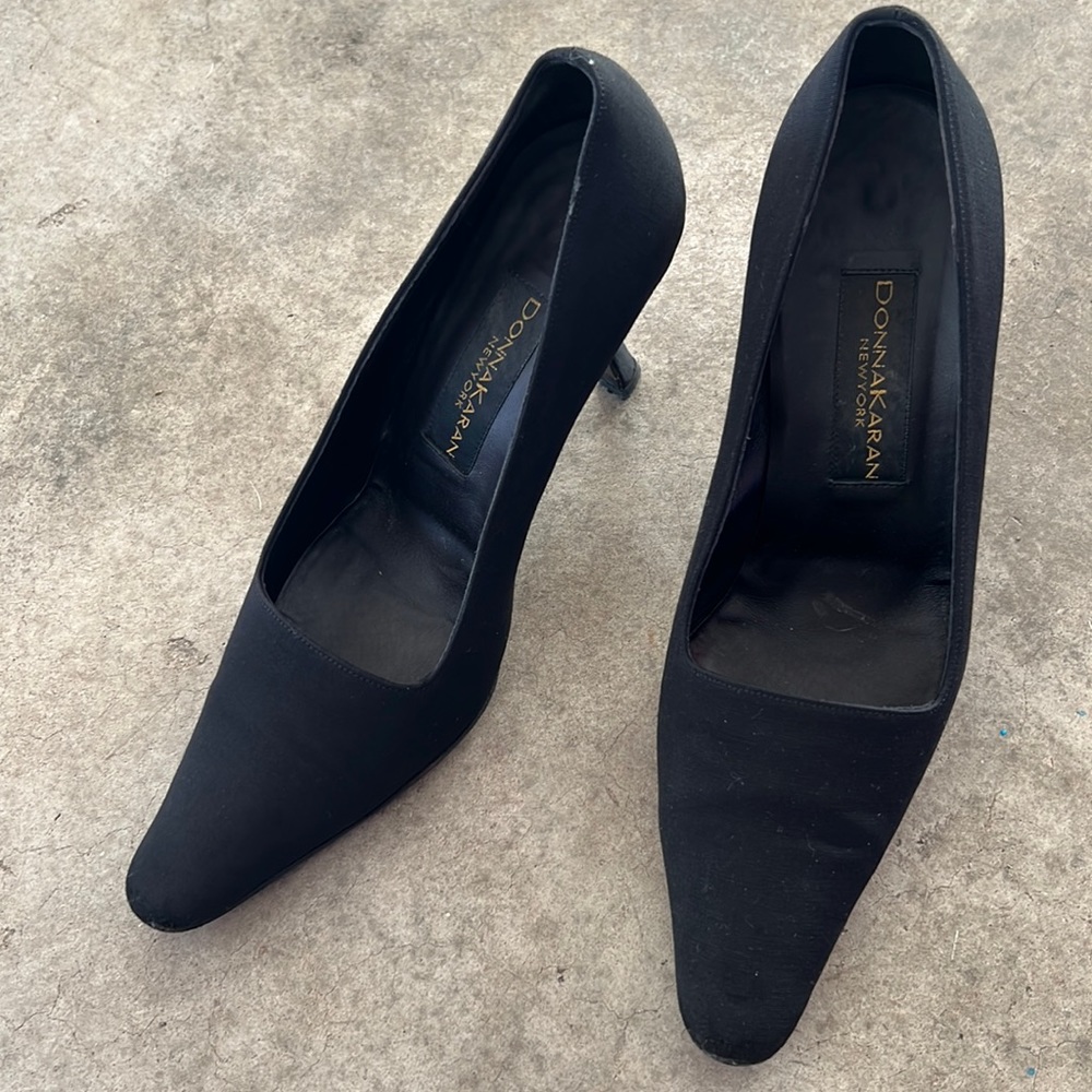 Elegant Donna Karan point heels